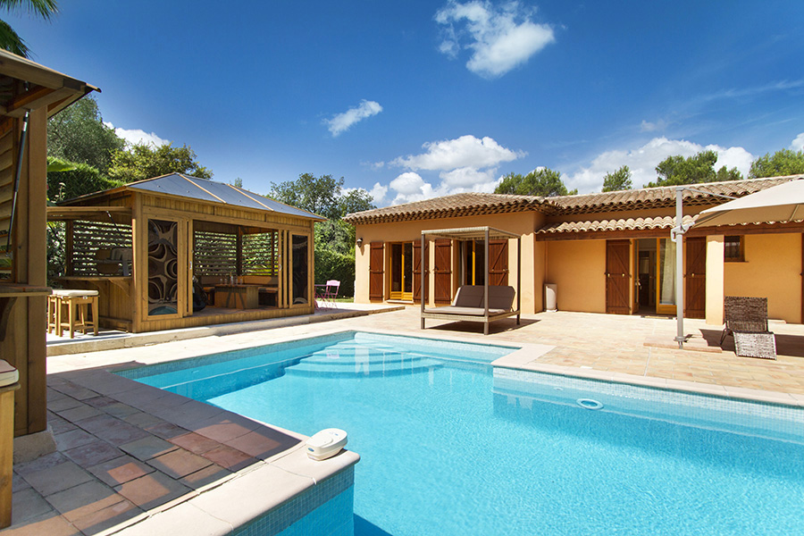 Maison d'htes Domaine Les Cigales avec piscine  20 mtres du golf