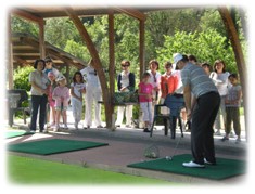 d�monstration pendant une initiation au golf