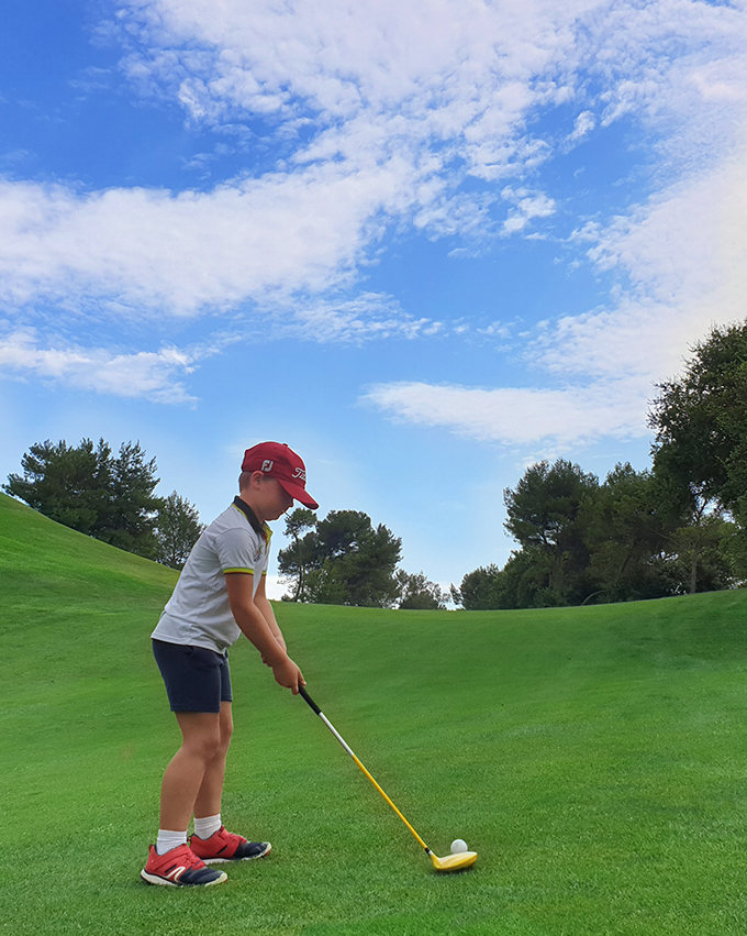 Leçon sur le parcours de golf pendant les vacances 