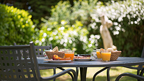 petits djeuners sur la terrasse de l'htel