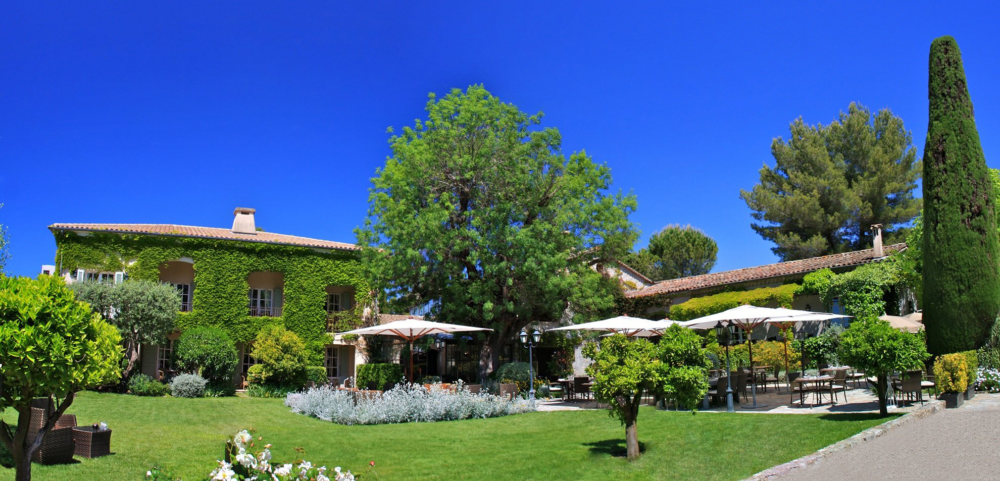 L'Htel de Mougins - Etablissement htelier 4* au charme provenal