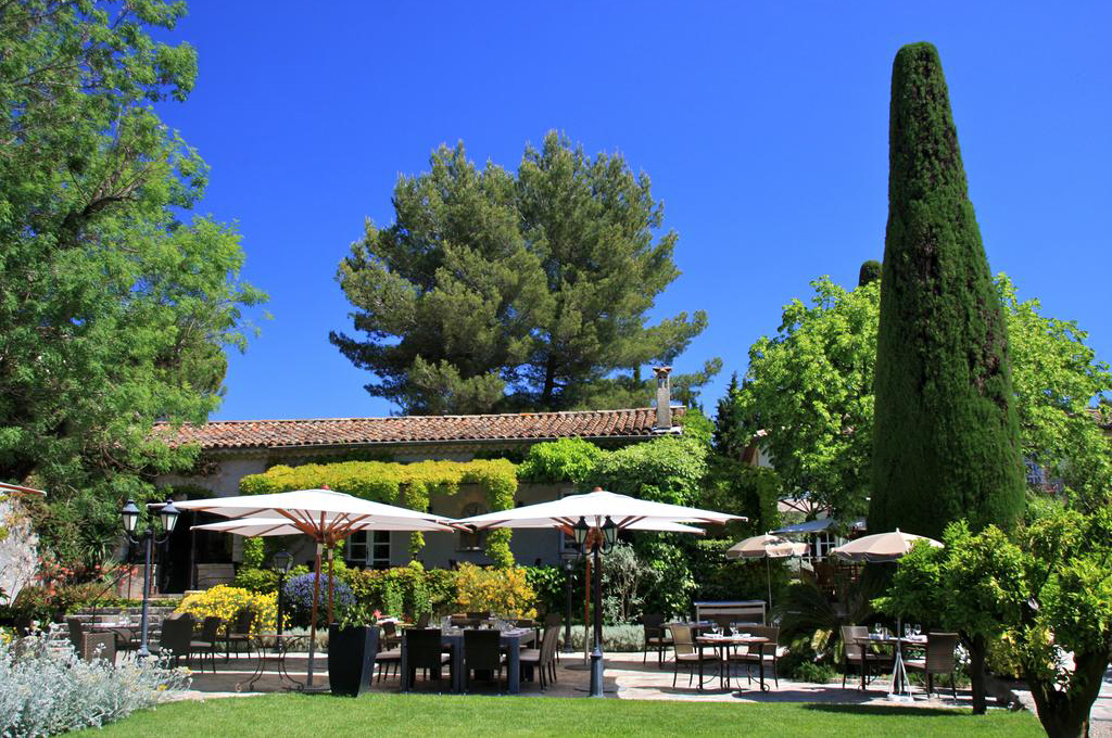 La terrasse et les jardins de l'Htel de Mougins