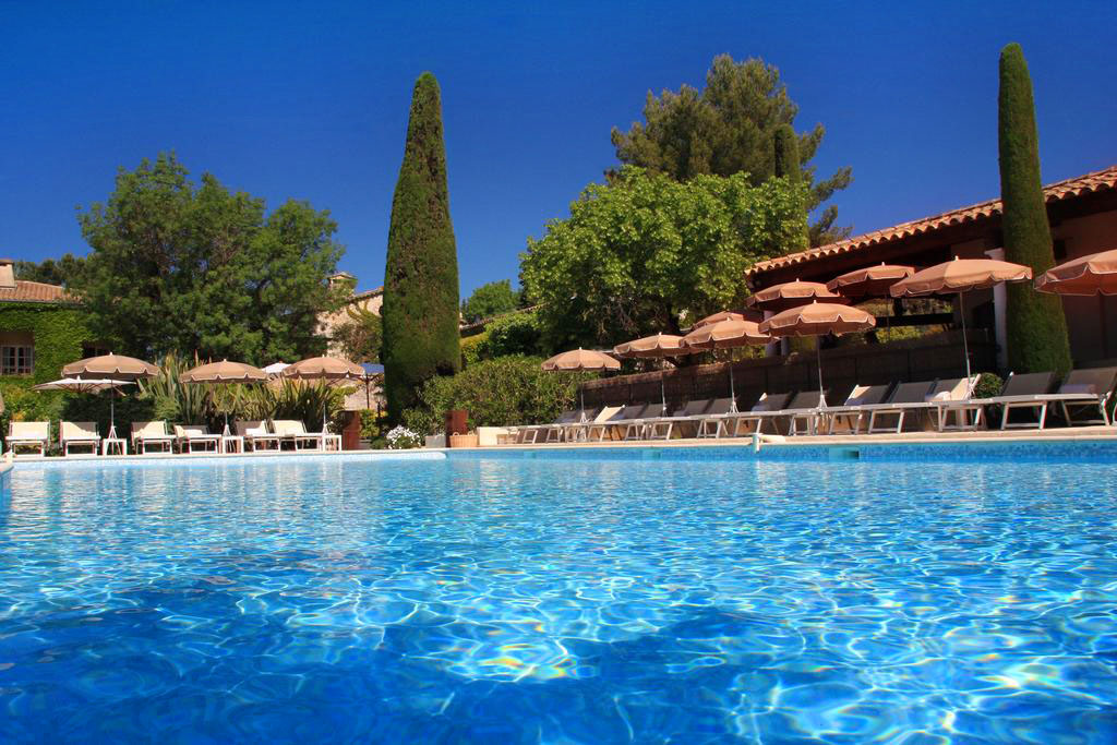 La piscine de l'Htel de Mougins idale pour se dtendre aprs les leons de golf