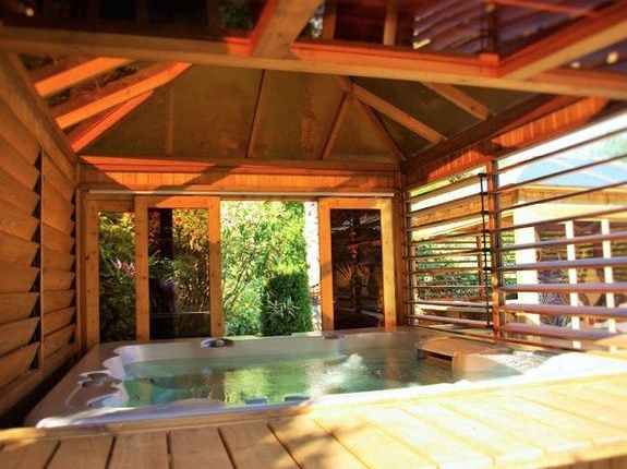 Maison d'htes - le Jacuzzi du Domaine Les Cigales