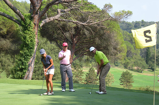 stage sur le practice et le parcours de golf 