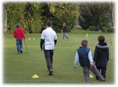 compétition de golf juniors putting