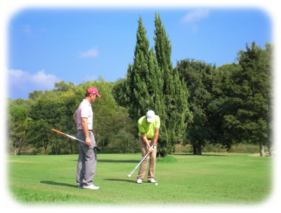 leon de golf autour du green