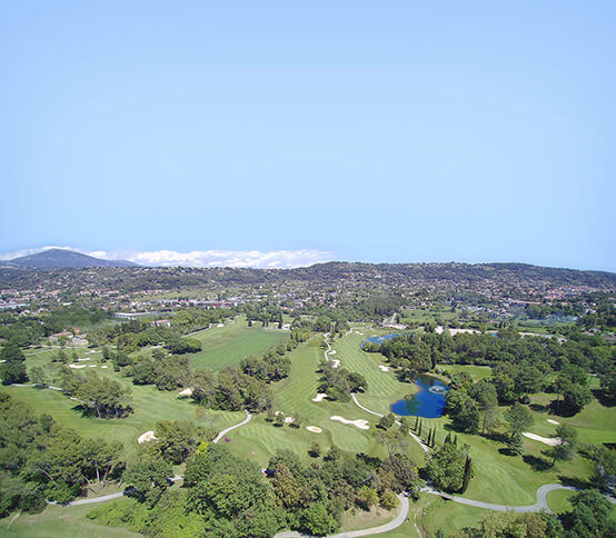 Parcours et académie de golf dans les Alpes Maritimes