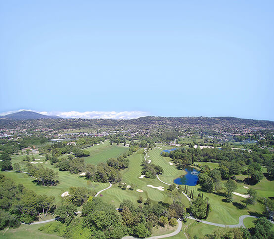 Parcours et cole de golf dans les Alpes Maritimes